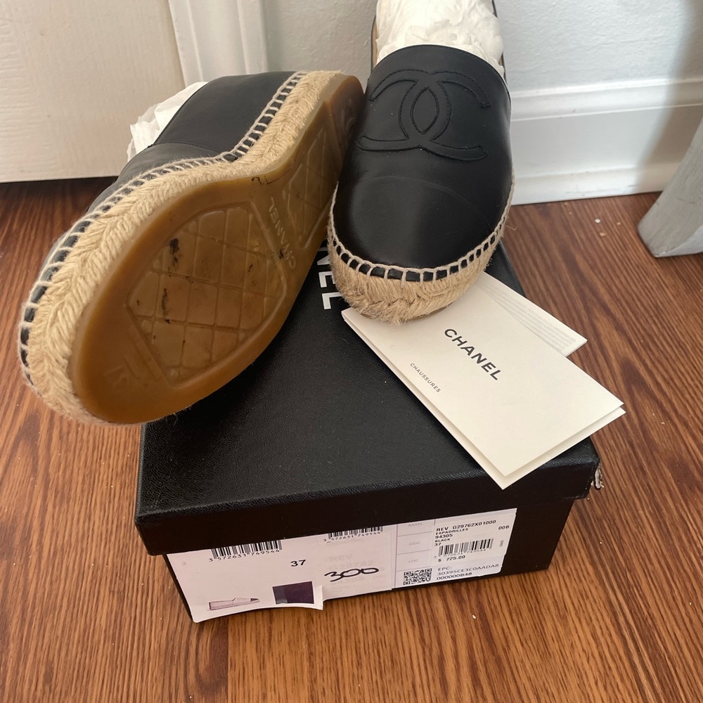 Chanel Black Leather Espadrilles with Iconic CC Logo - Picture 5 of 5